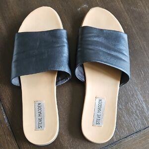 Steve Madden Black and Tan Sandals Minimalist Design